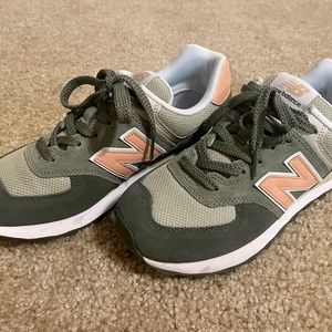 New Balance Women's 574 V2 Varsity Sneaker, Black Spruce/Si - Size 7.5